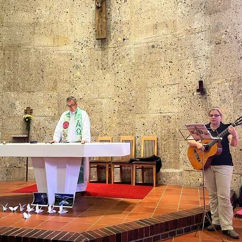 Heilige Messe in der Bruder Klaus Kapelle